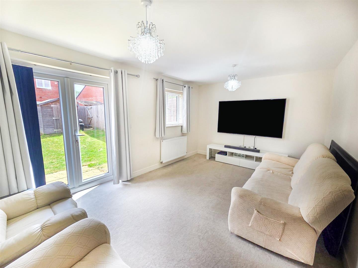 3 bed property in Dragonfly Crescent, Bedford